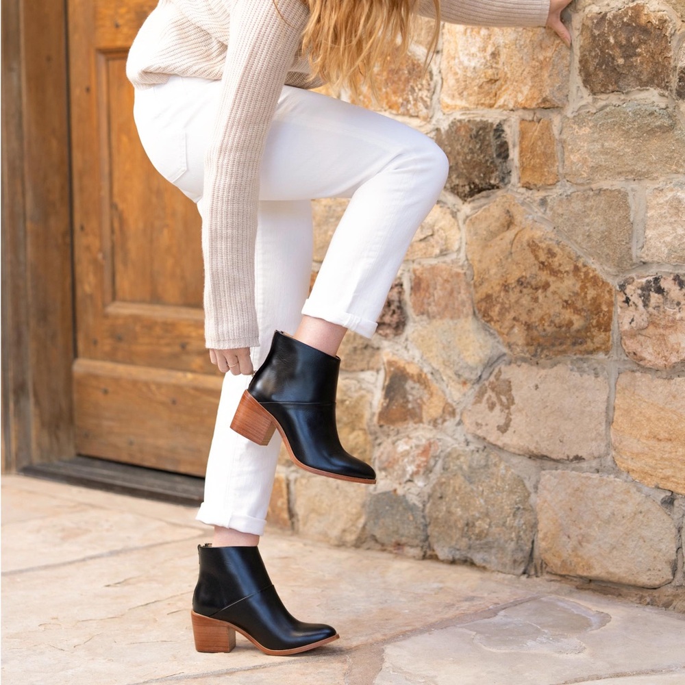 Nisolo Dari Ankle Boots - like new!